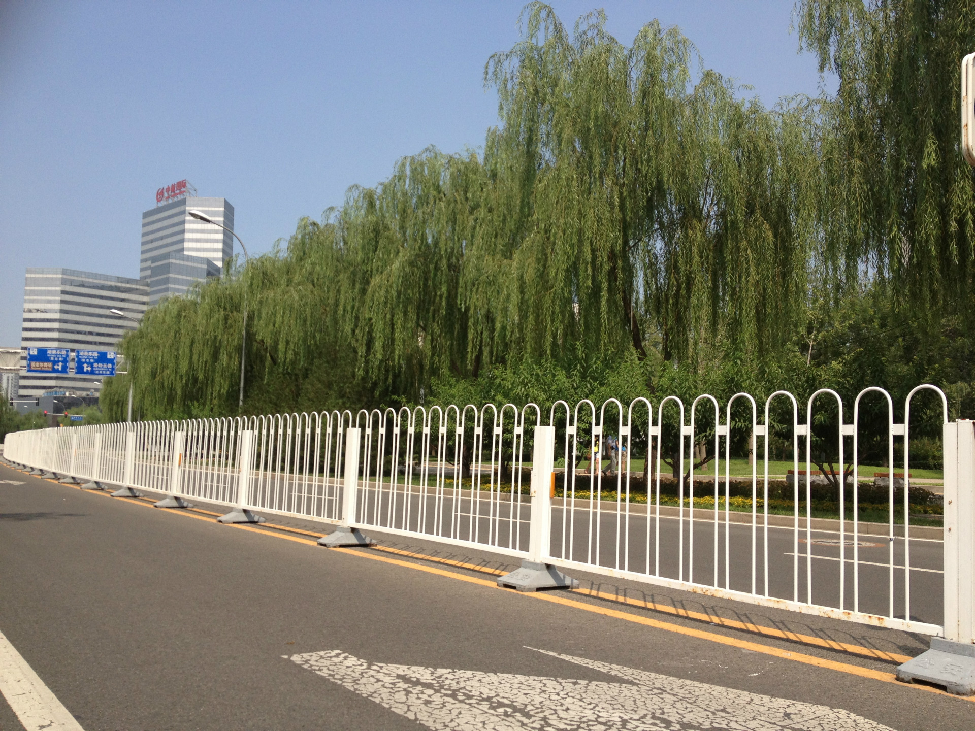 采購交通護欄需要注意什么問題呢？